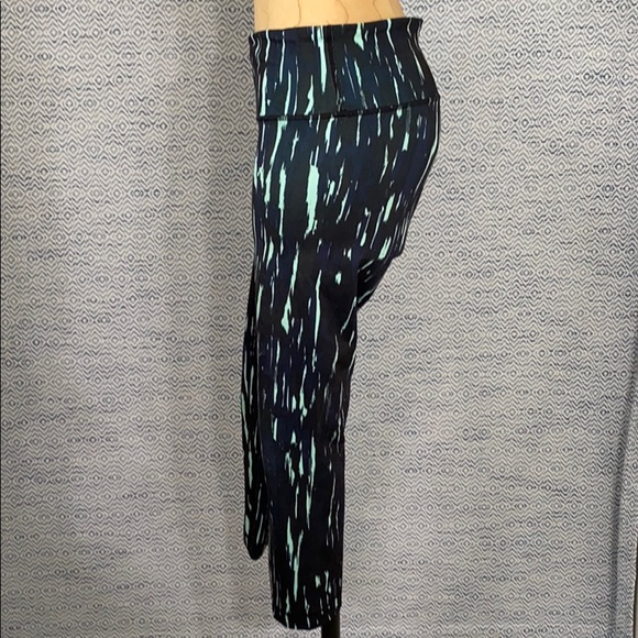 lululemon Wunder Under Crops - Picture 8 of 10